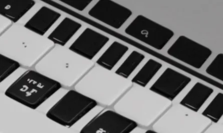 Podłączanie klawiatury do komputera Mac