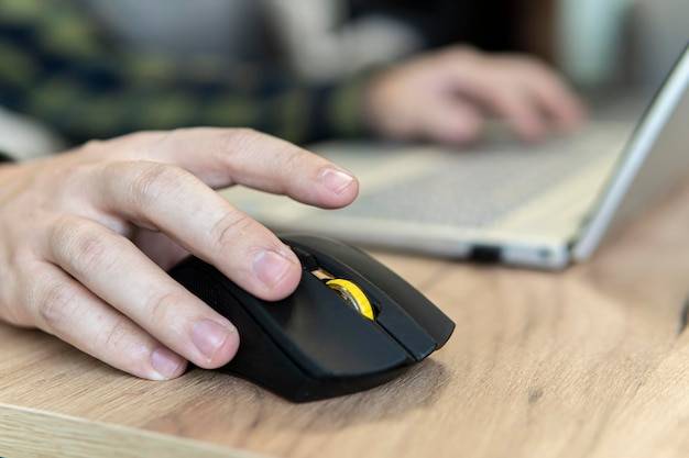 Jak działa test jak szybko klikasz?