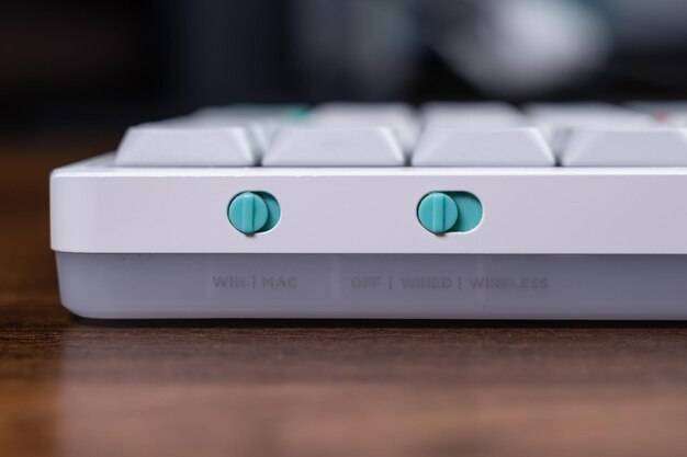 Jak podłączyć klawiaturę bezprzewodową do komputera w domowych warunkach?