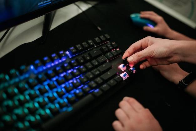 Jak podłączyć klawiaturę do PS3 w kilku prostych krokach?