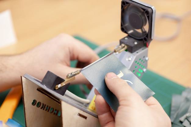 Jak zrobić ładowarkę bezprzewodową w domu?