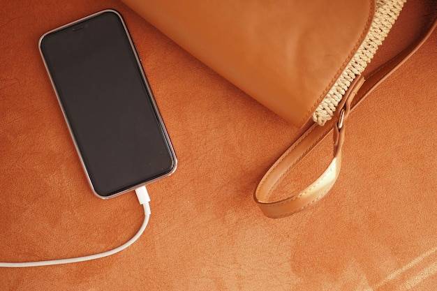 iPhone 14 Pro jaka ładowarka sprawdzi się do szybkiego ładowania?