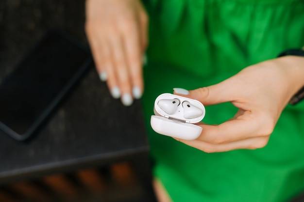 Xiaomi Airdots jak ładować słuchawki bezpiecznie?
