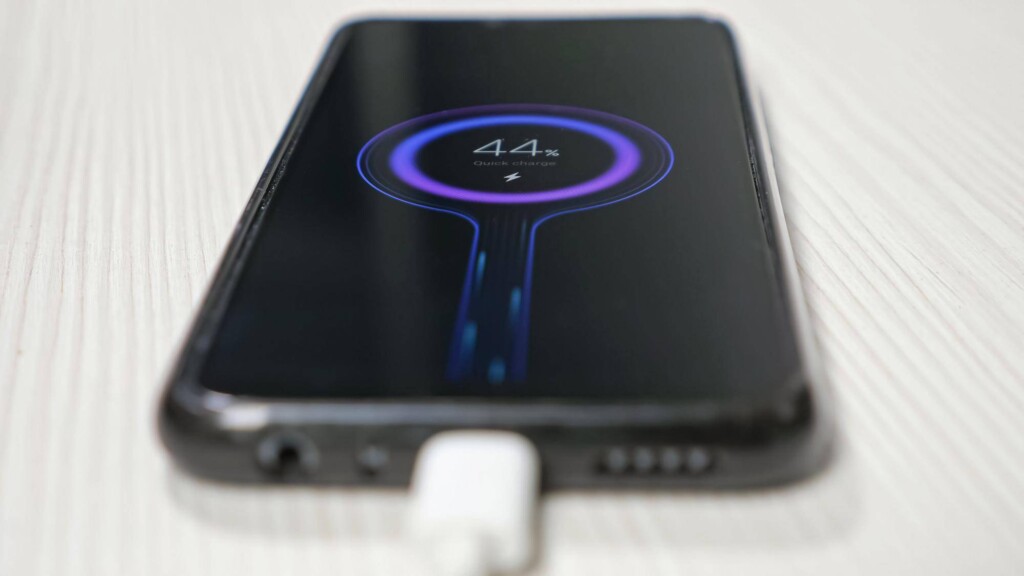 Czy iPhone 7 można ładować bezprzewodowo?