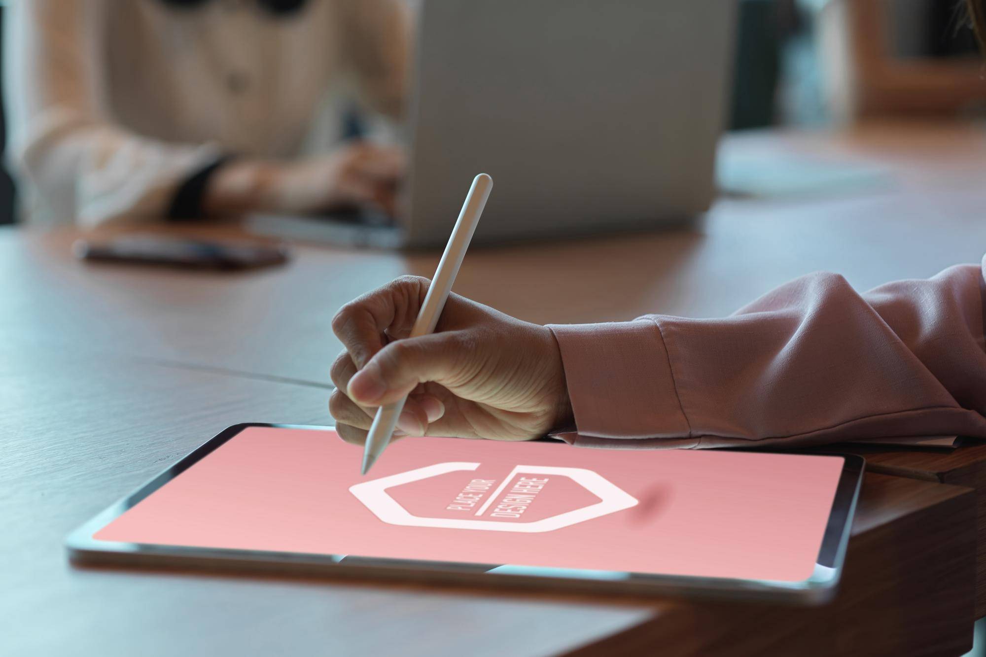 Jak zrobić logo firmy online i wyróżnić się w sieci?