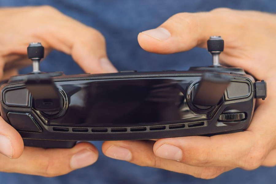Jak długo ładuje się pad PS4 i od czego to zależy?