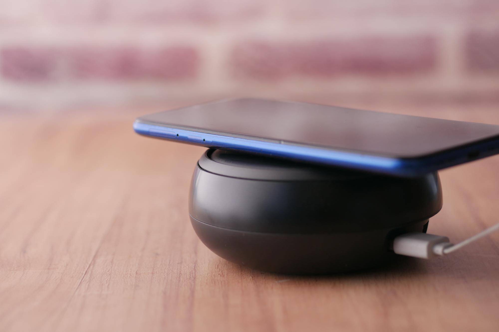 Jak działa ładowarka bezprzewodowa Samsung w codziennym użytkowaniu?