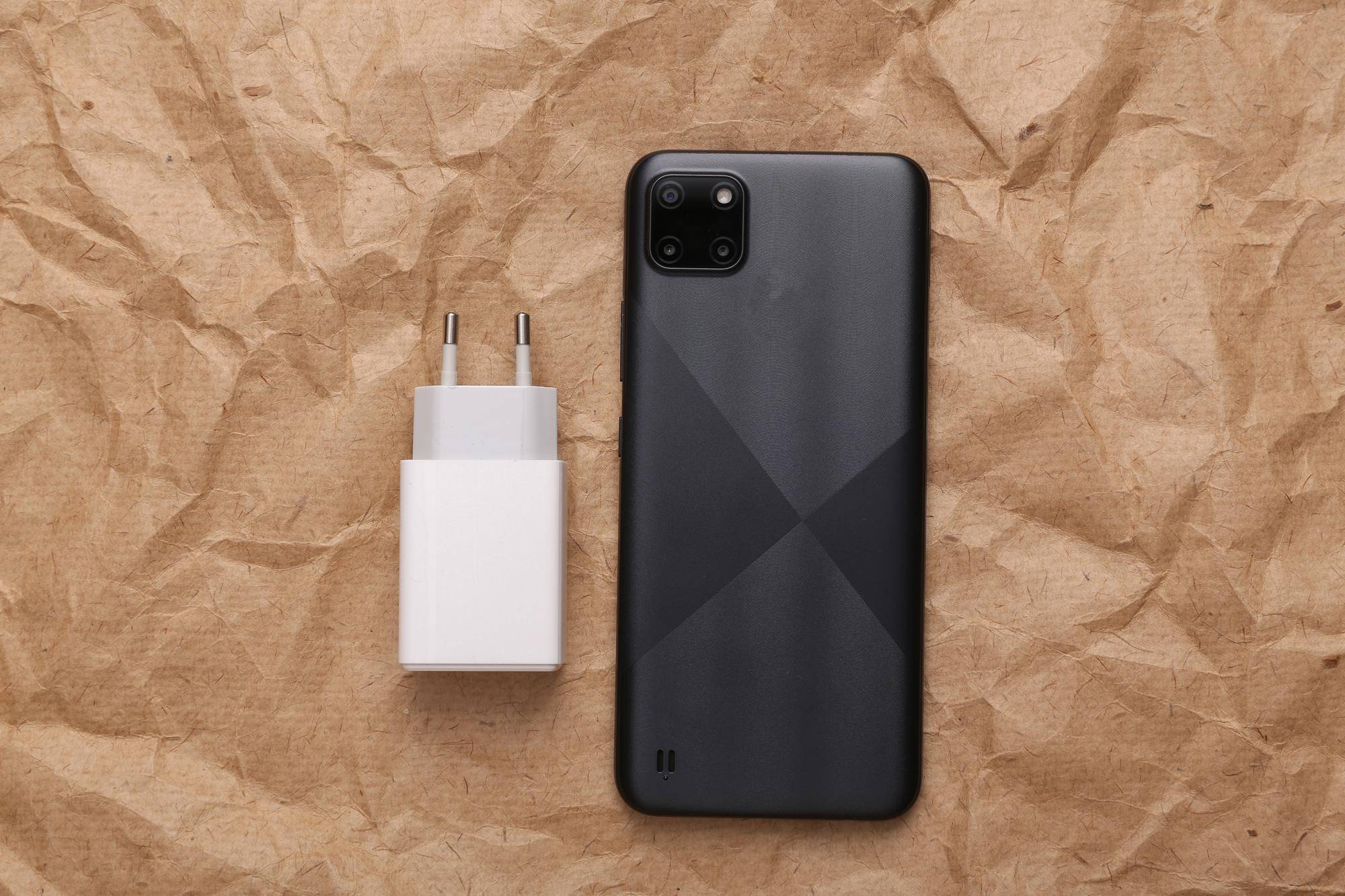 Jak ładować iPhone SE 2026 żeby dbać o baterię?